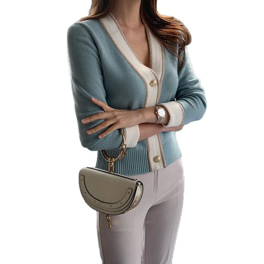 Damen Strickjacke mit elegantem V-Ausschnitt und kontrastierenden Knöpfen R&B