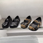 Damen Komfortable Sandalen mit praktischen Schnallen und robustem Fußbett R&B