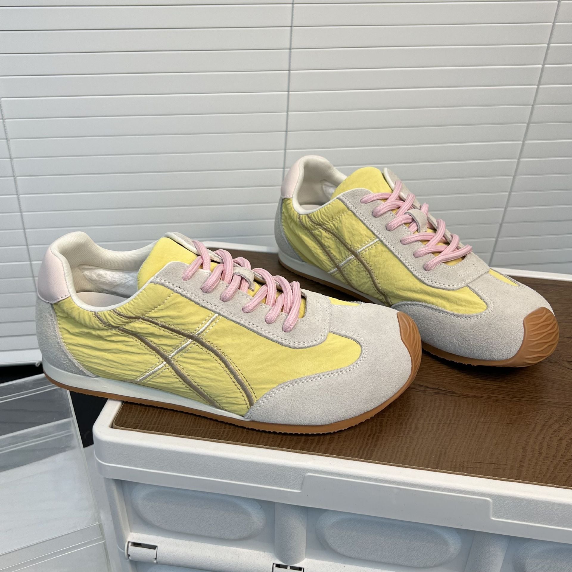 Damen Sneaker aus hochwertigem Leder und atmungsaktivem Material R&B