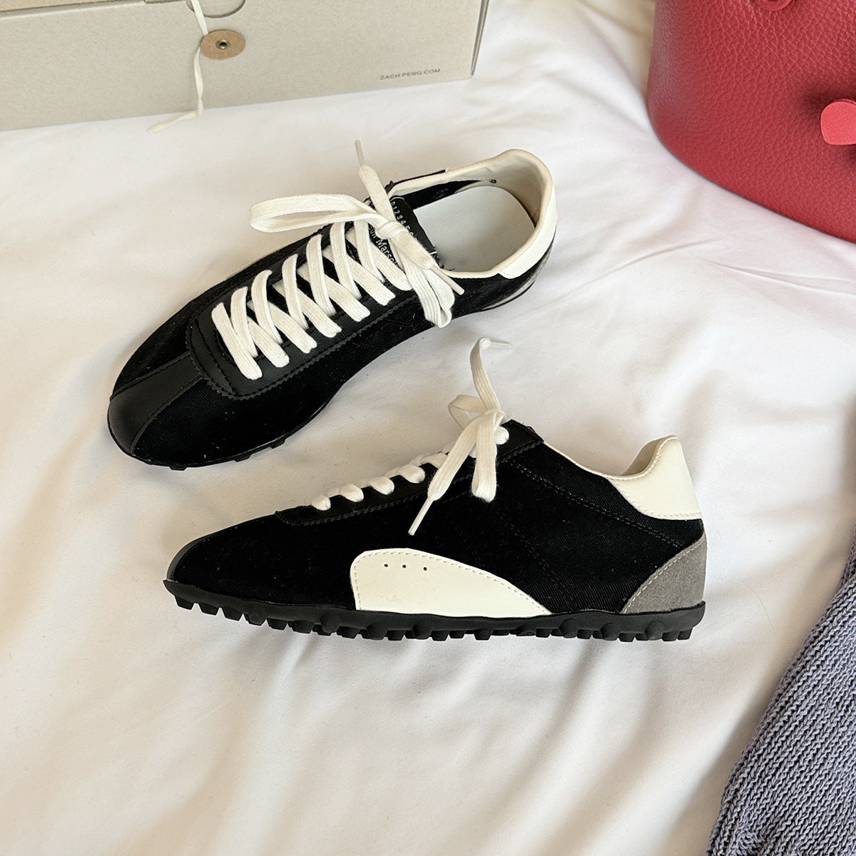 Damen Sportliche Sneakers im minimalistischen Design mit atmungsaktiver Oberflächenstruktur und stabiler Sohle