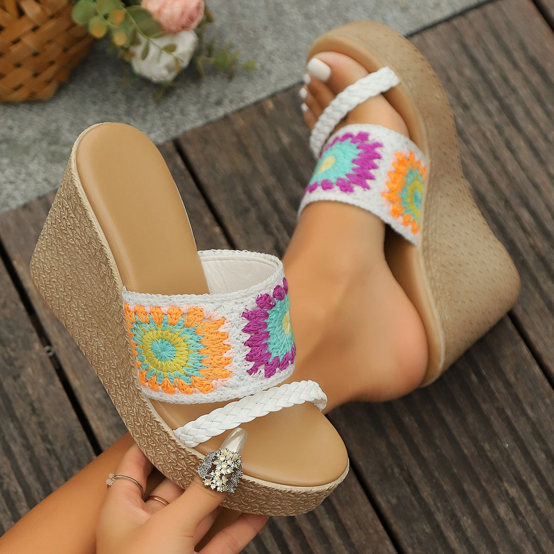 Damen Keil-Sandalen mit floralem Stickdesign und ergonomischer Sohle R&B