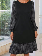 Damen elegantes Kleid mit modischen Punkteärmeln und Rüschendetail