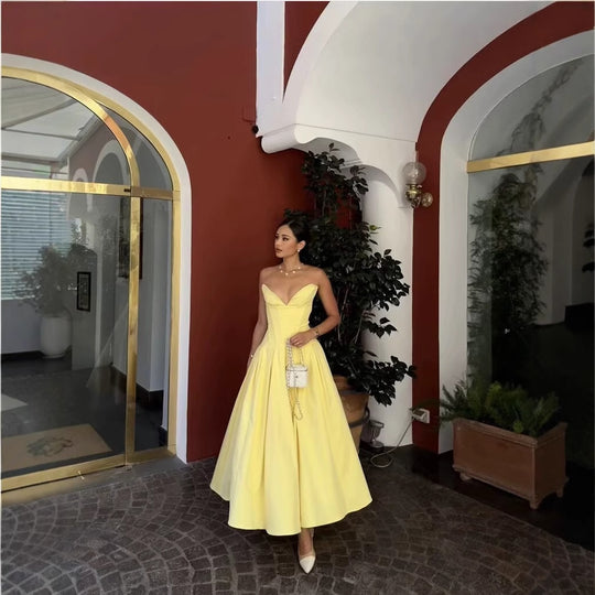 Damen Maxikleid mit elegantem Bustier-Ausschnitt und fließendem Rock R&B