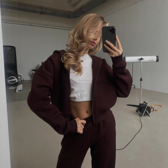 Damen stylish cropped Kapuzenjacke mit praktischen Taschen und bequemer Jogginghose R&B