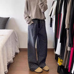 Damen Karottenhose aus weichem Material mit modischem Karo-Design