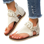 Damen modische Zehentrenner-Sandalen mit hochwertigem Kunstleder und dekorativen Nieten R&B