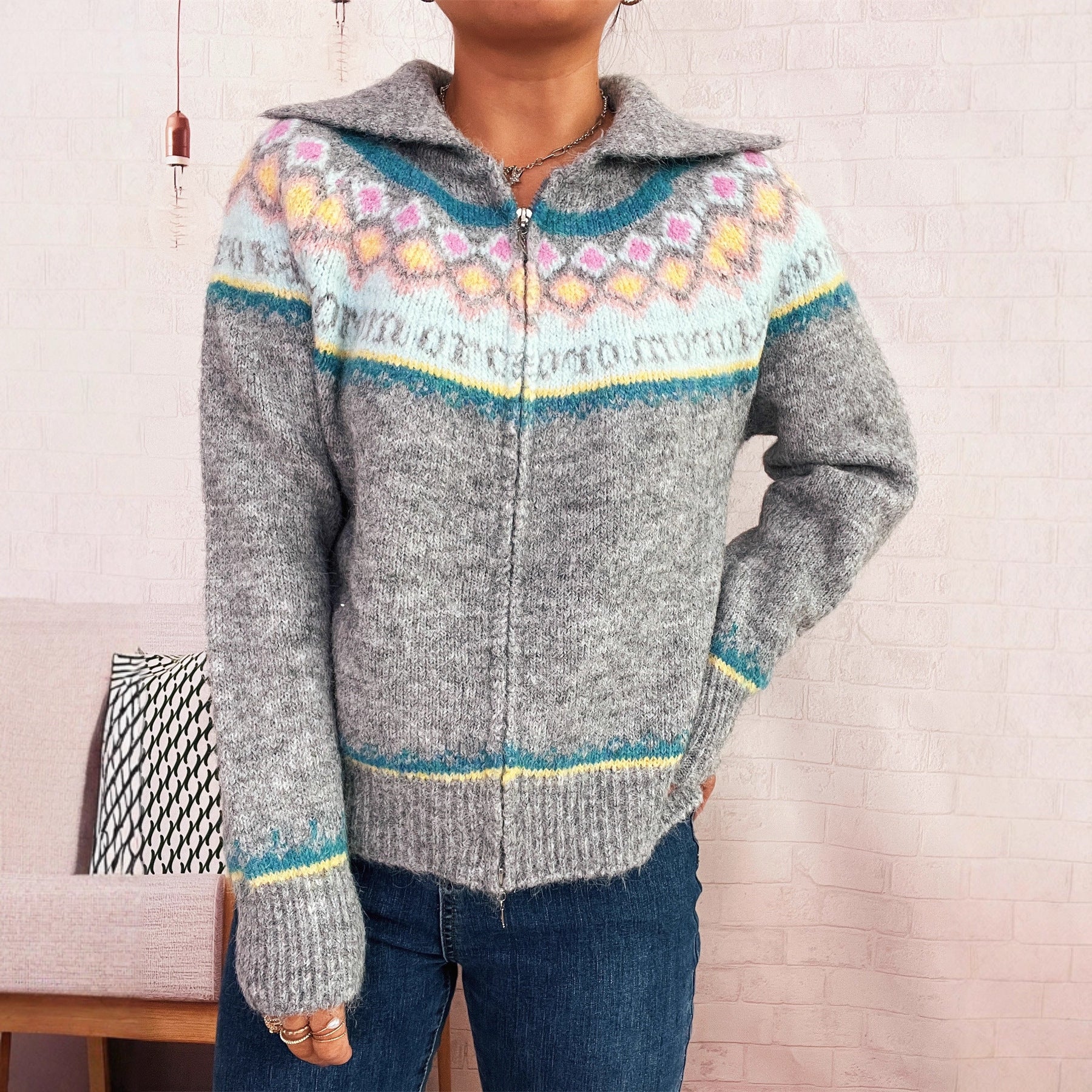Damen Strickjacke mit buntem Muster und hochwertigem Reißverschluss R&B