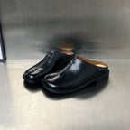 Damen modische Clogs mit einzigartigem Design und bequemer Schnallenverzierung R&B