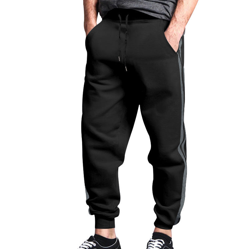 Herren Sportliche Jogginghose mit praktischen Taschen und Kontraststreifen R&B