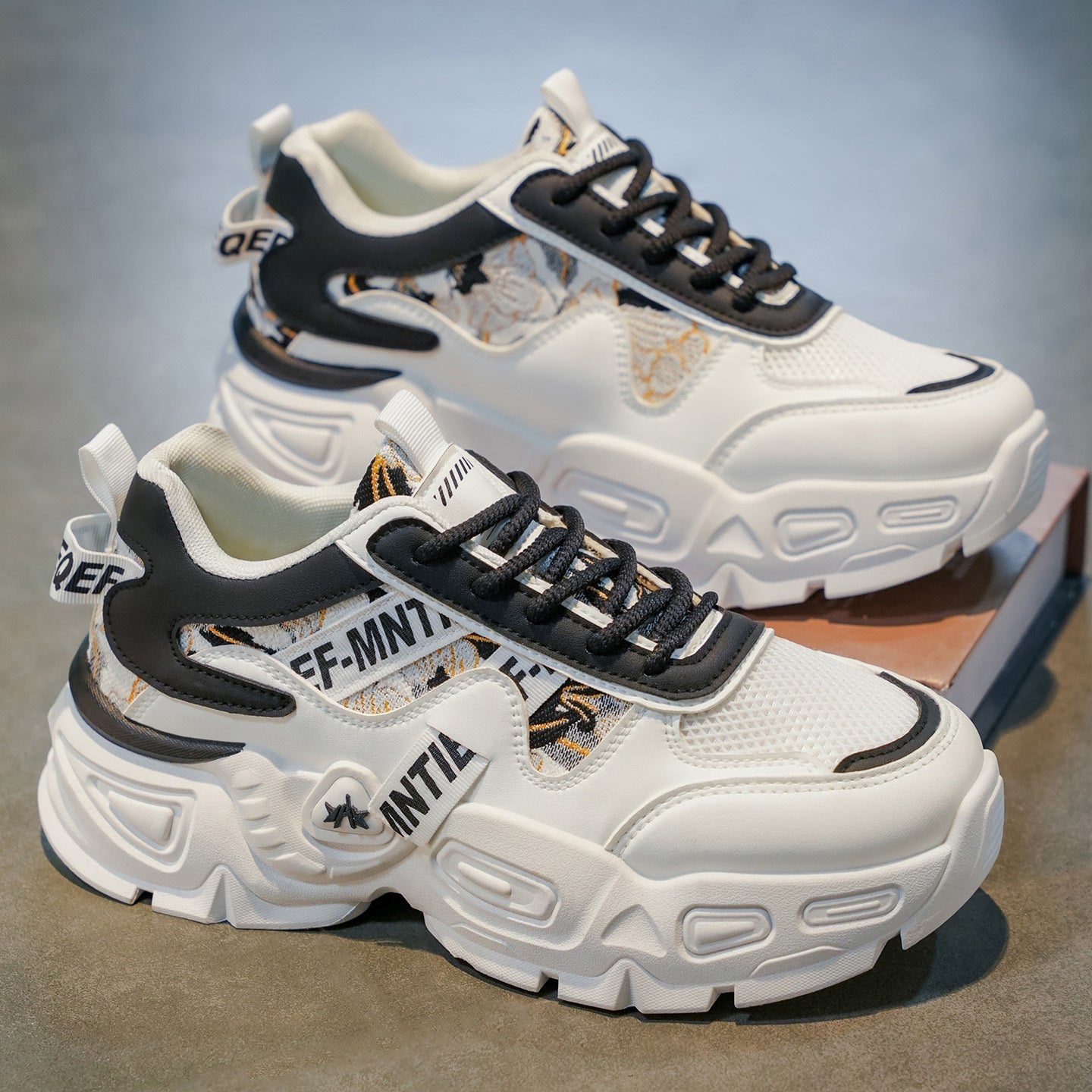 Damen Sportliche Chunky Sneakers mit einzigartigem Blumenmuster