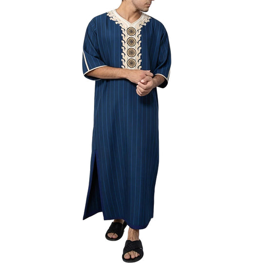 Herren nan gestreifte Djellaba mit dekorativer Bruststickerei und seitlichem Schlitz R&B