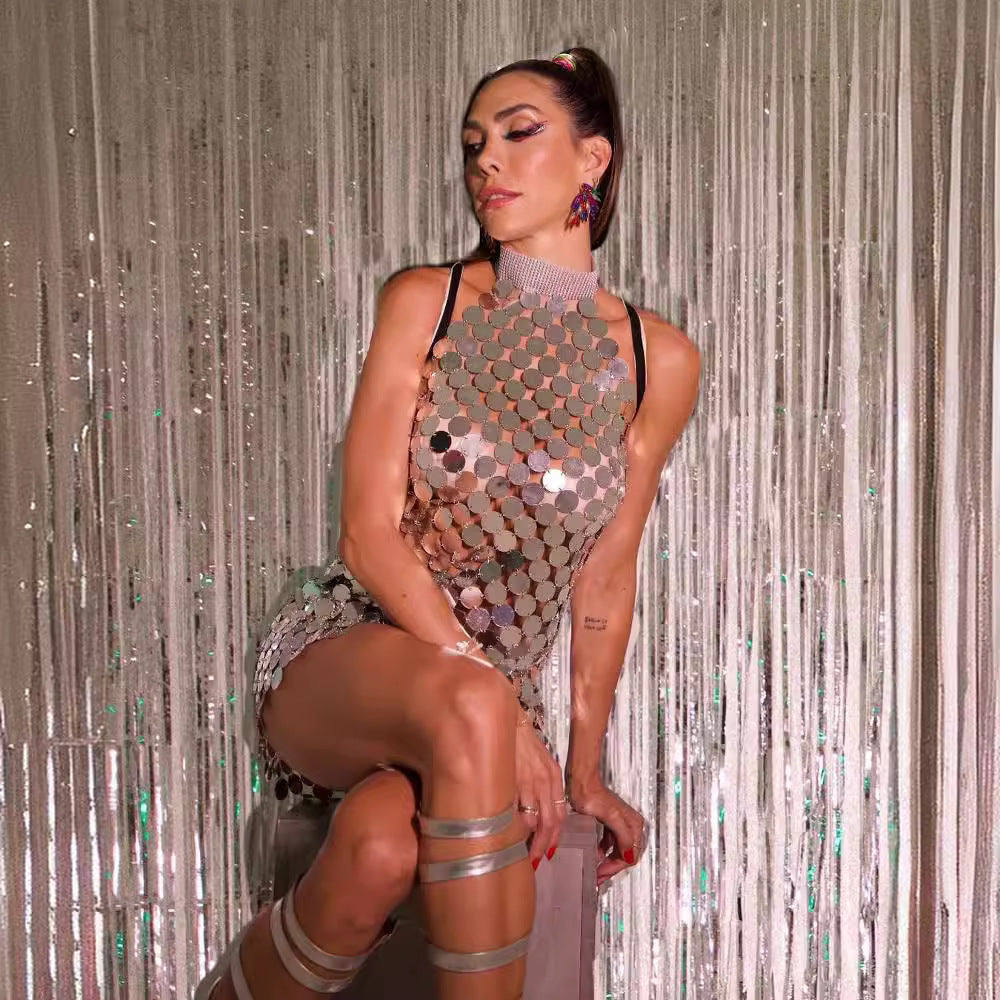 Glamouröse Partykleidung mit Spiegelpailletten