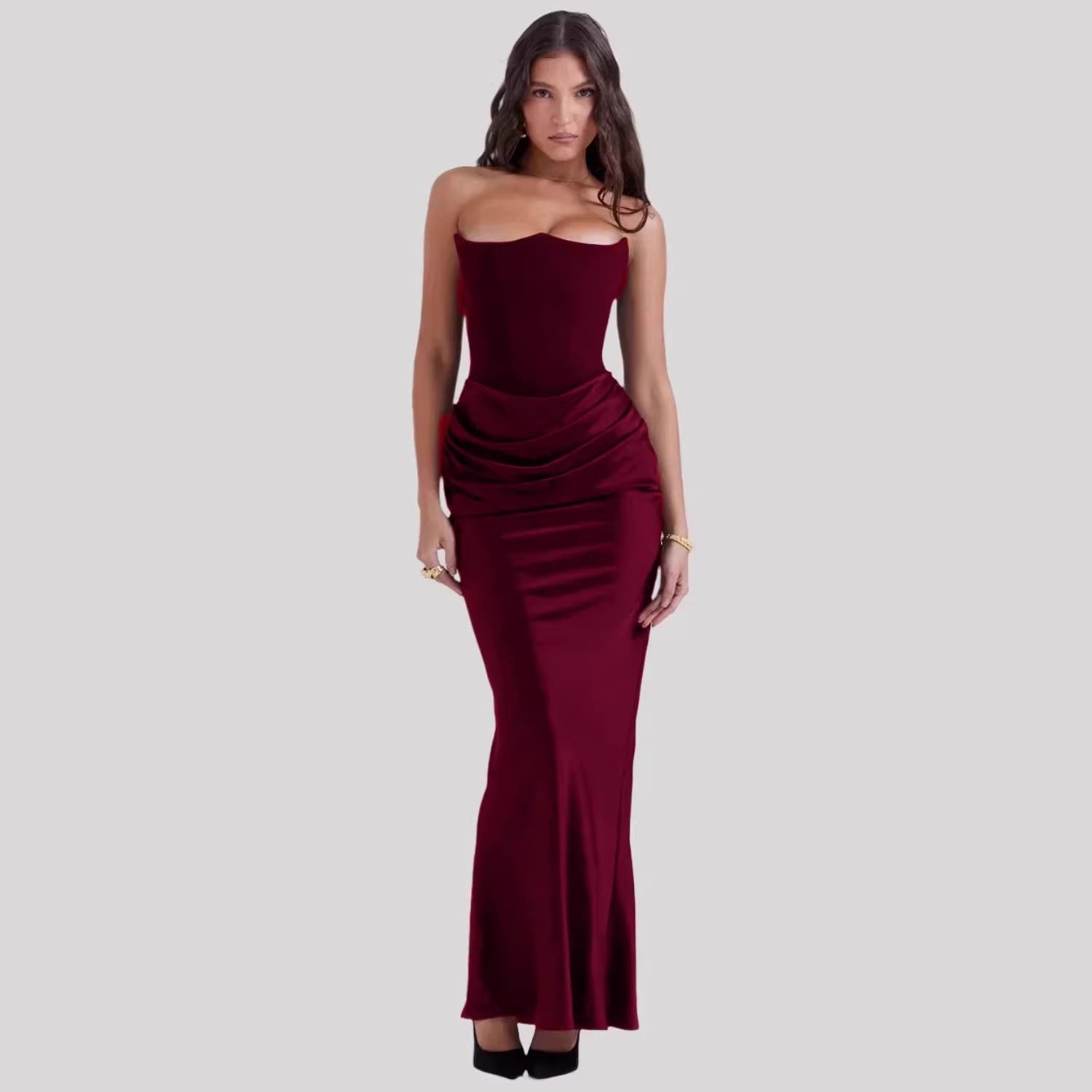 Damen Elegantes Abendkleid mit tiefem Dekolleté und drapierten Details R&B