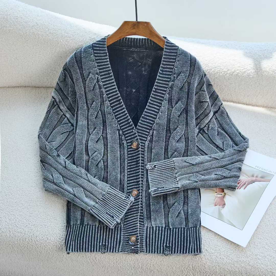 Damen Gemusterter Strickcardigan mit Zopfmuster und Knopfdetails