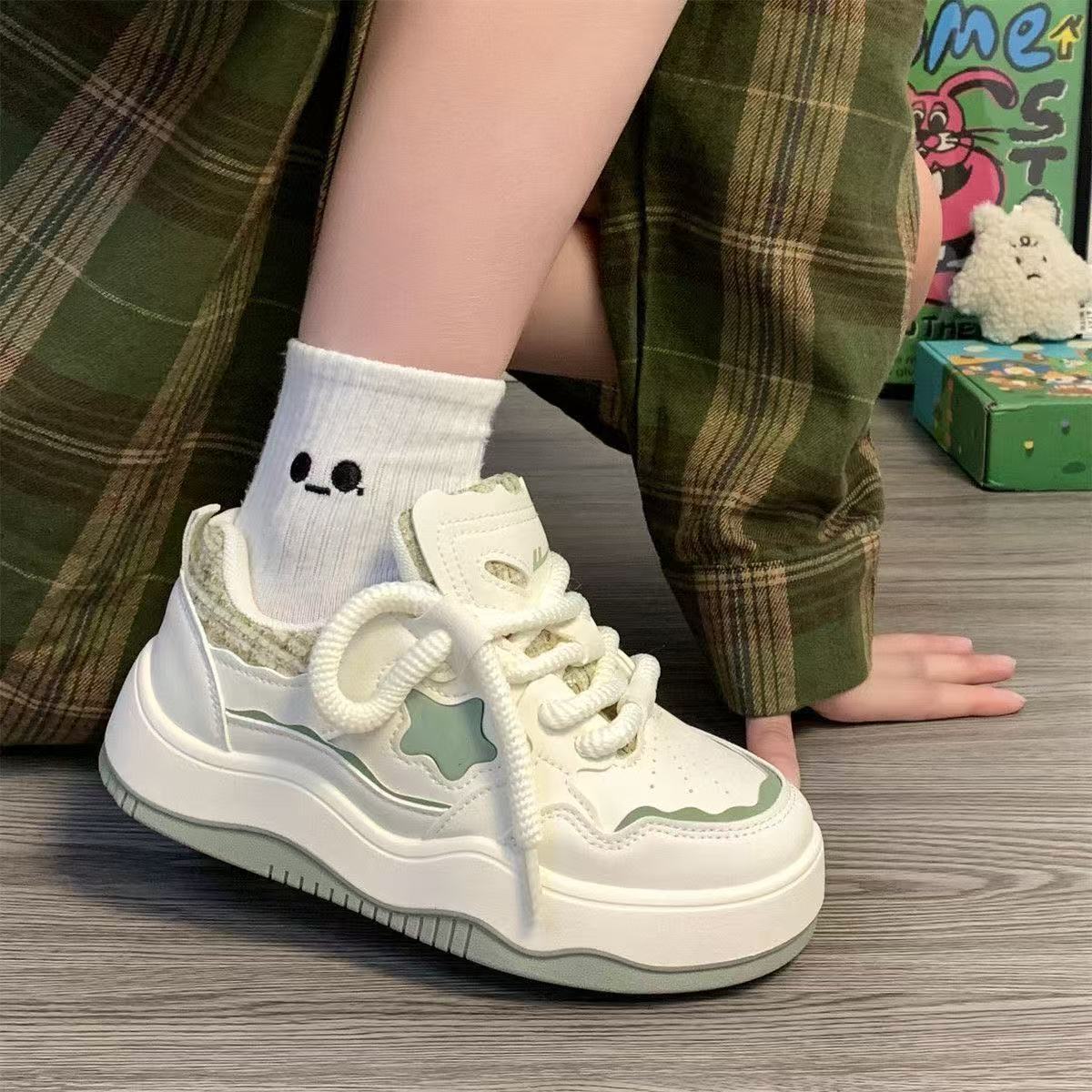 Damen Trendige Sneakers mit modischen Applikationen und gepolsterter Sohle R&B