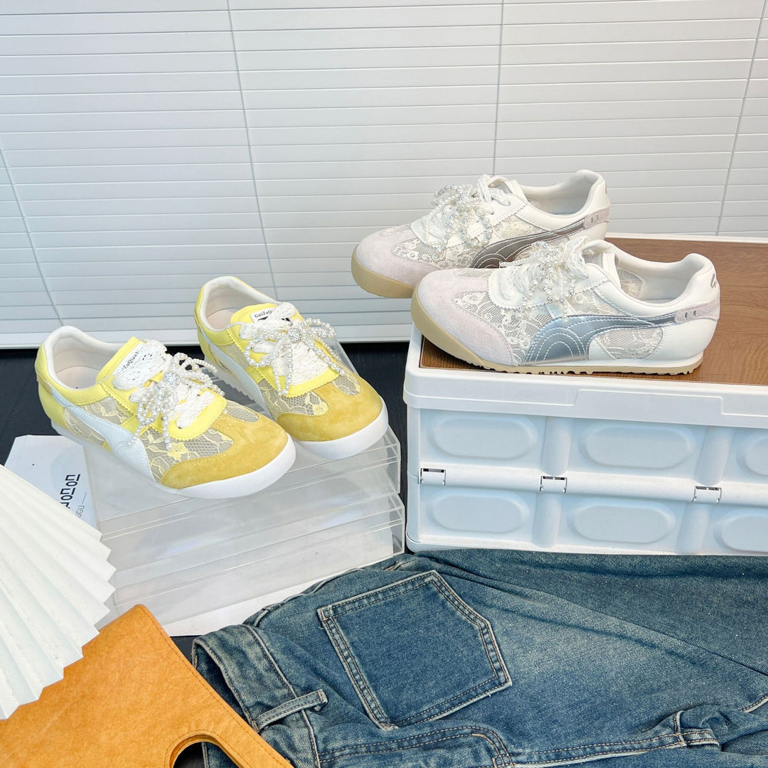 Damen Sneakers mit eleganten Spitzeneinsätzen und modischen Perlenverzierungen R&B