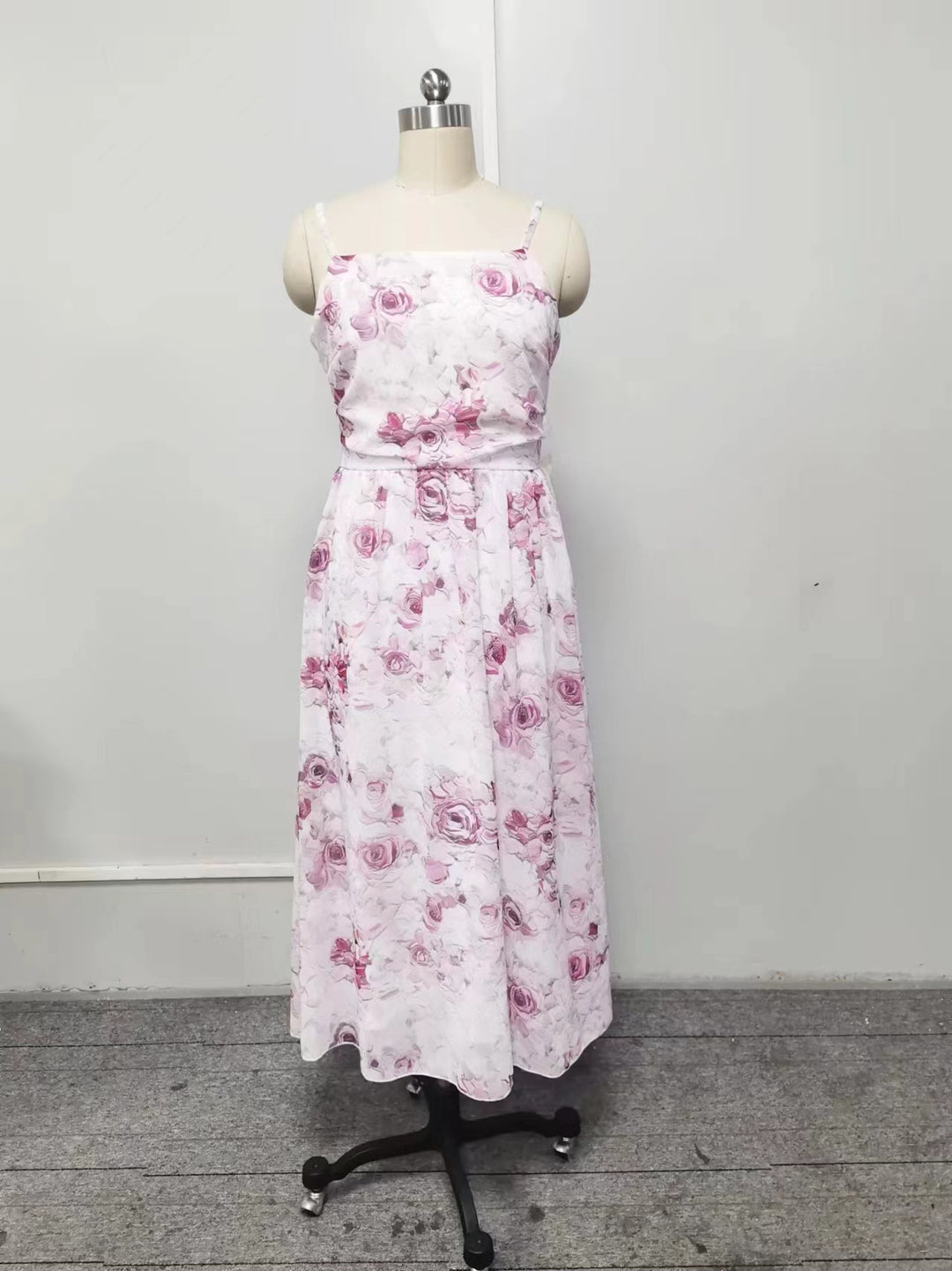 Damen Midi-Kleid mit elegantem Chiffon und floralen Applikationen R&B