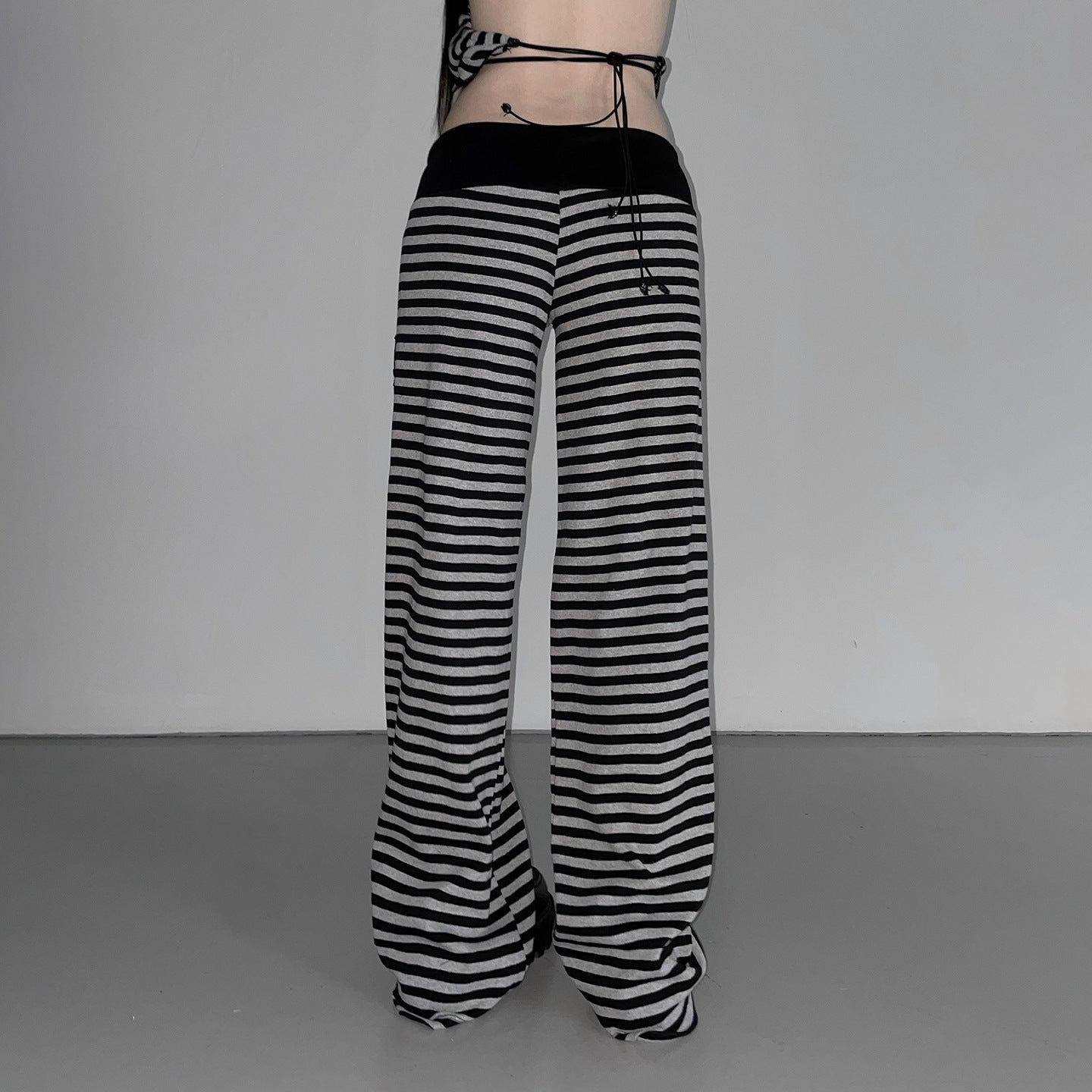 Damen Freizeithose mit gestreiftem Muster und praktischen Seitentaschen R&B