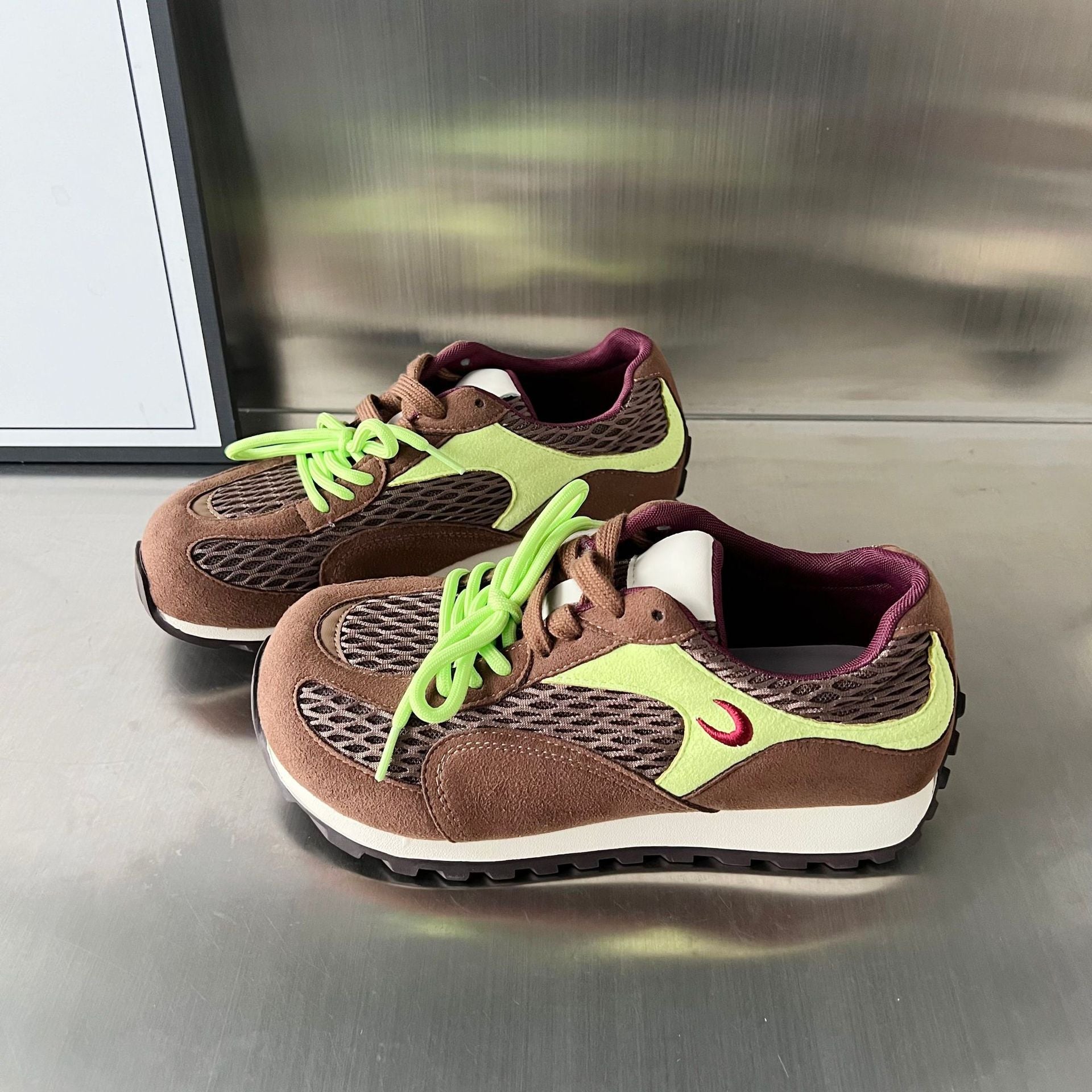Damen Sportliche Schnürschuhe mit atmungsaktivem Mesh-Obermaterial und rutschfester Sohle R&B