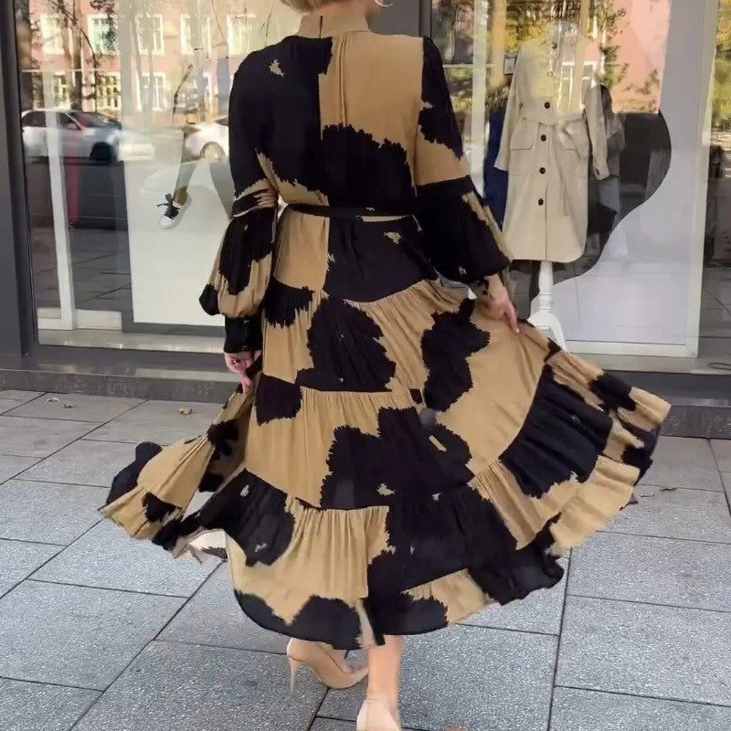 Damen Plissee Maxikleid mit tiefem Rundhalsausschnitt und eleganten Rüschen R&B