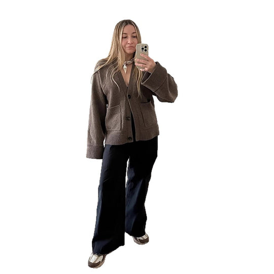 Damen lässige Strickjacke mit tiefem V-Ausschnitt und praktischen Taschen R&B