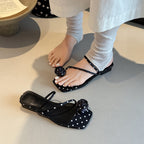 Damen Elegante Flachsandalen mit dekorativem Rosen-Design und Punkten R&B