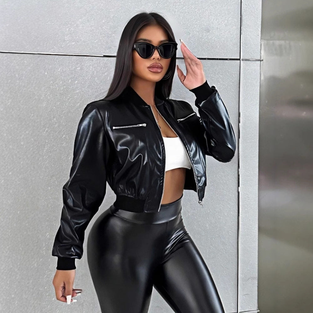 Damen cropped Kunstlederjacke mit glänzendem Finish und dekorativen Reißverschlüssen R&B
