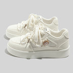 Damen Sneakers mit atmungsaktiven Mesh-Einsätzen und dekorativen Details