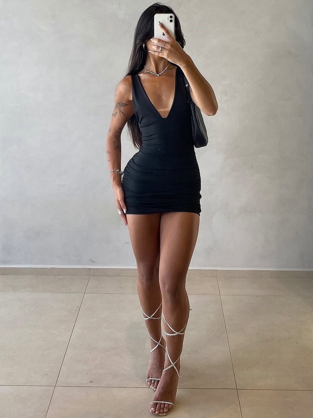 Damen figurbetontes Minikleid mit tiefem V-Ausschnitt und Raffung R&B