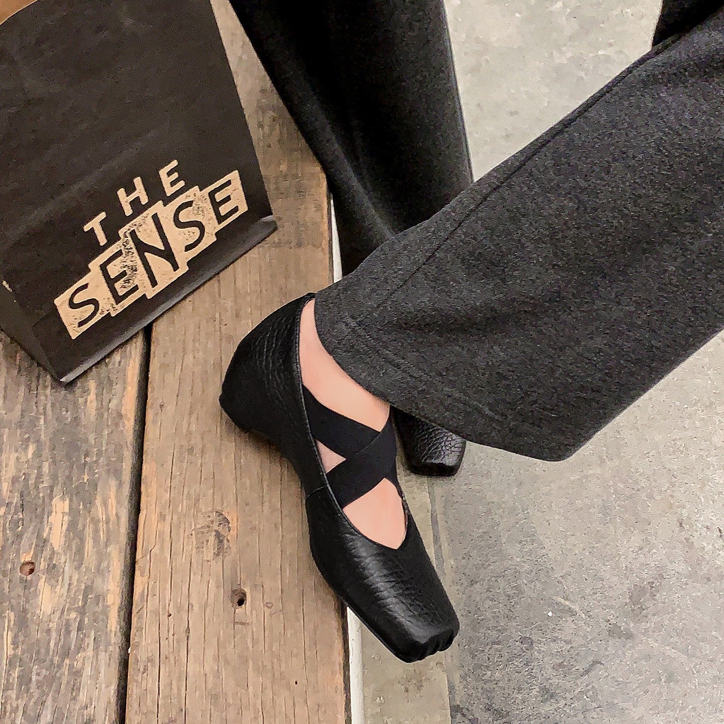 Damen elegante Ballerinas mit verstellbarem Riemen und hochwertiger Lederoberfläche R&B
