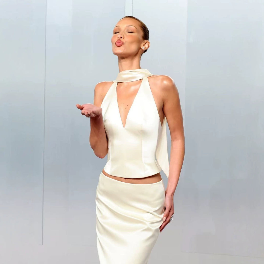 Damen Elegantes Maxikleid mit tiefem V-Ausschnitt und figurbetontem Schnitt R&B