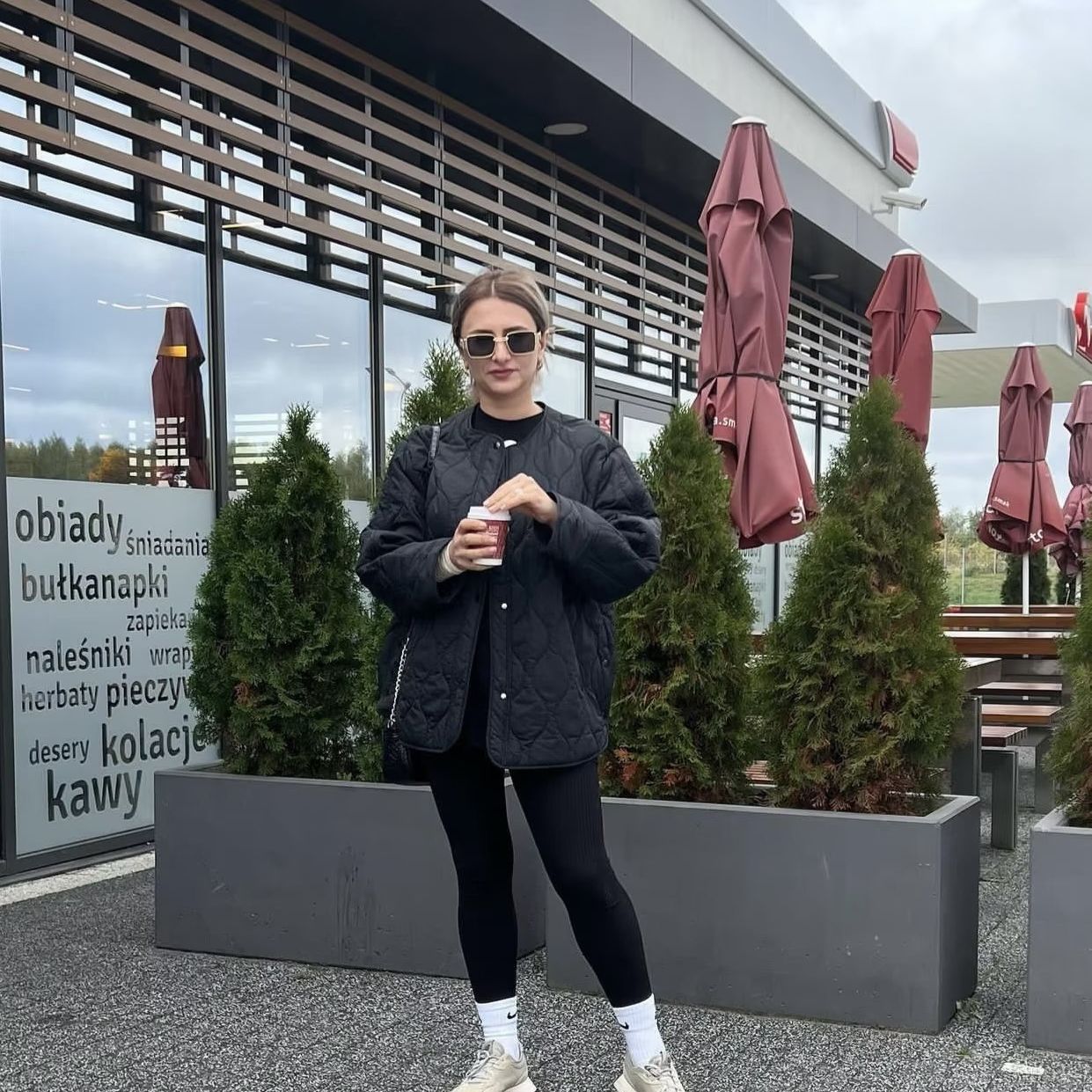 Damen gesteppte Übergangsjacke mit modernen Taschen und feinem Design R&B