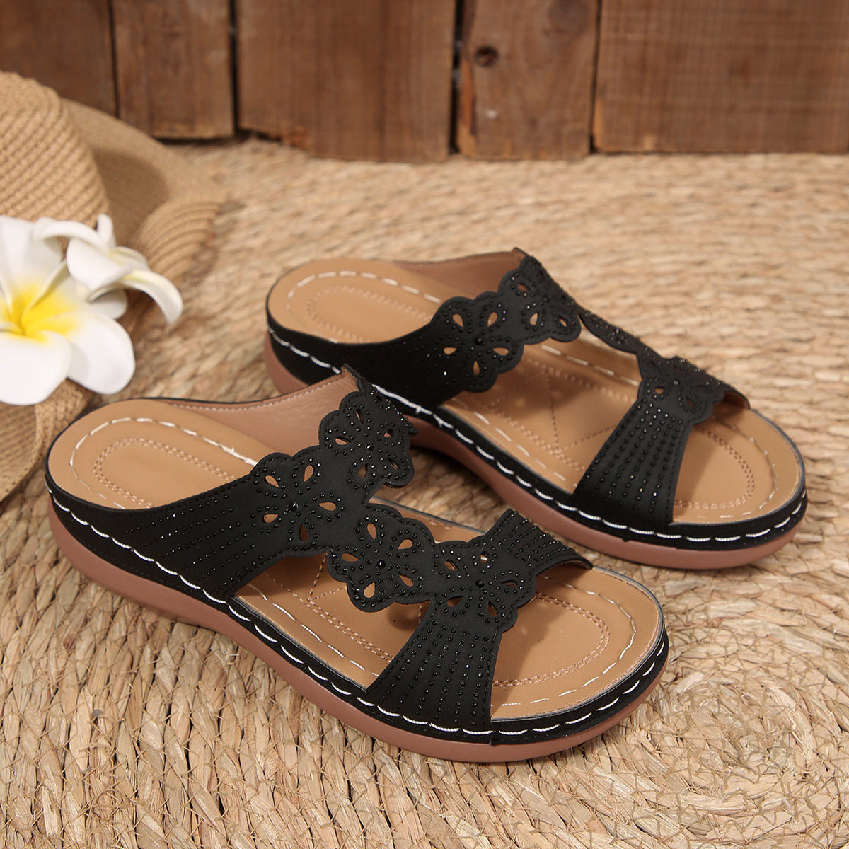 Damen Clogs mit floraler Perforation und gepolstertem Fußbett