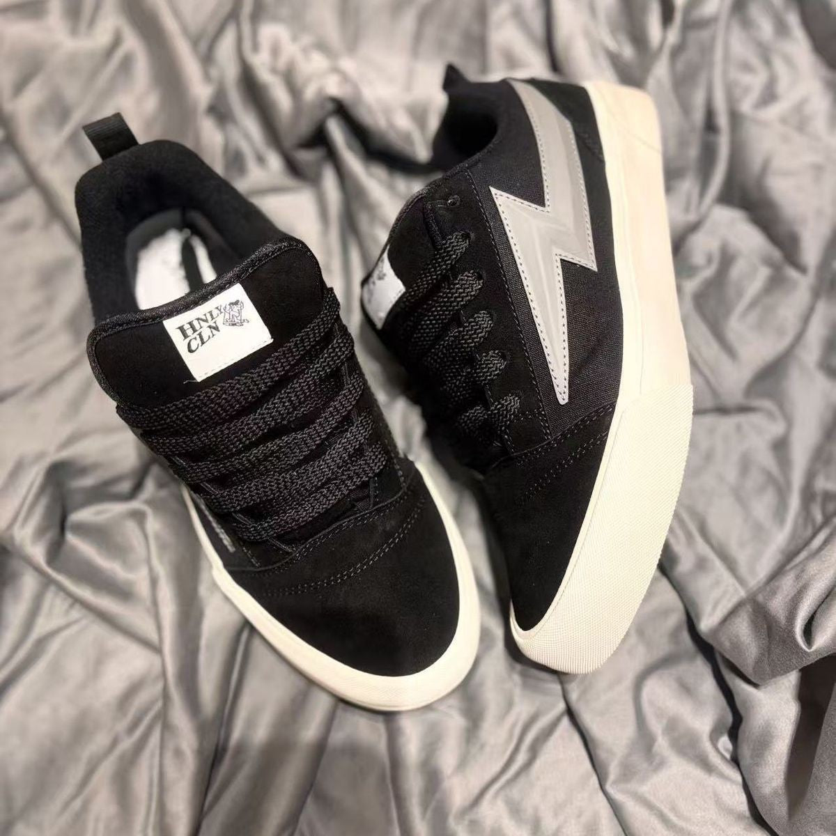 Damen Sportliche Sneakers mit dynamischem Blitzdesign R&B