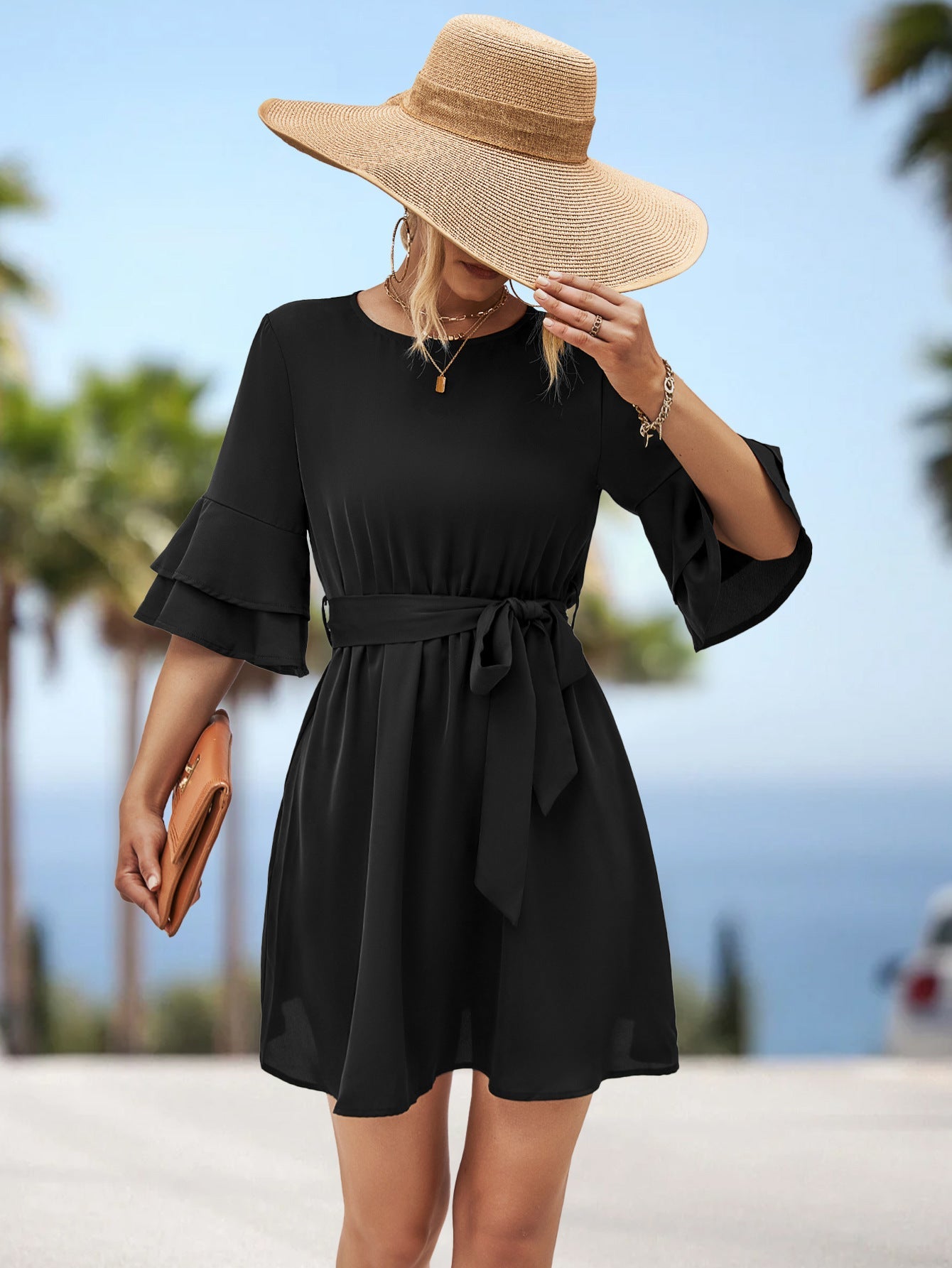 Damen Freizeitkleid mit voluminösen Rüschensäumen und tailliertem Gürtel R&B