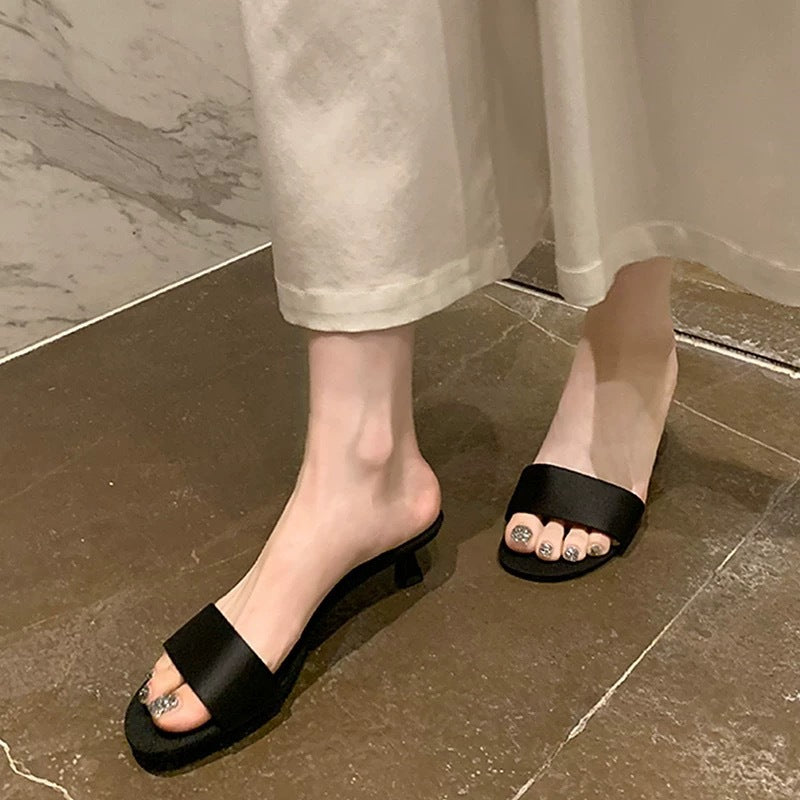 Damen Mules mit breitem Riemen und komfortablem Fußbett R&B