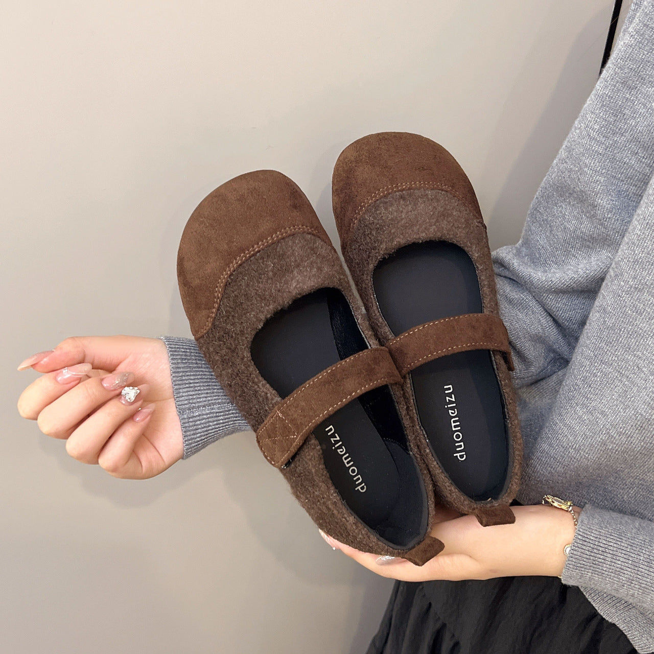Damen Hausschuhe mit verstellbarem Riemen und warmem Innenfutter R&B