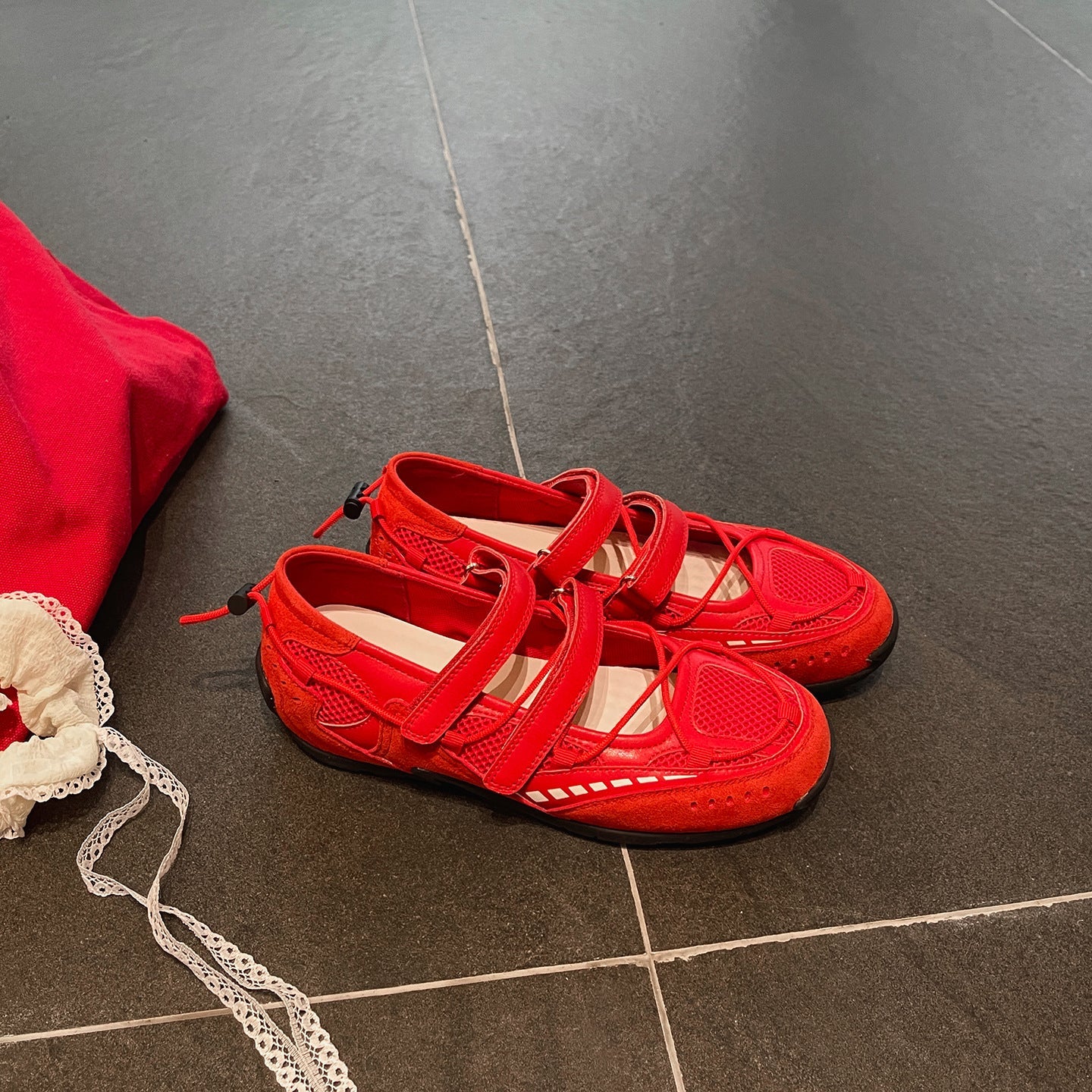 Damen modische Halbschuhe mit praktischem Klettverschluss und atmungsaktiver Mesh-Oberfläche R&B