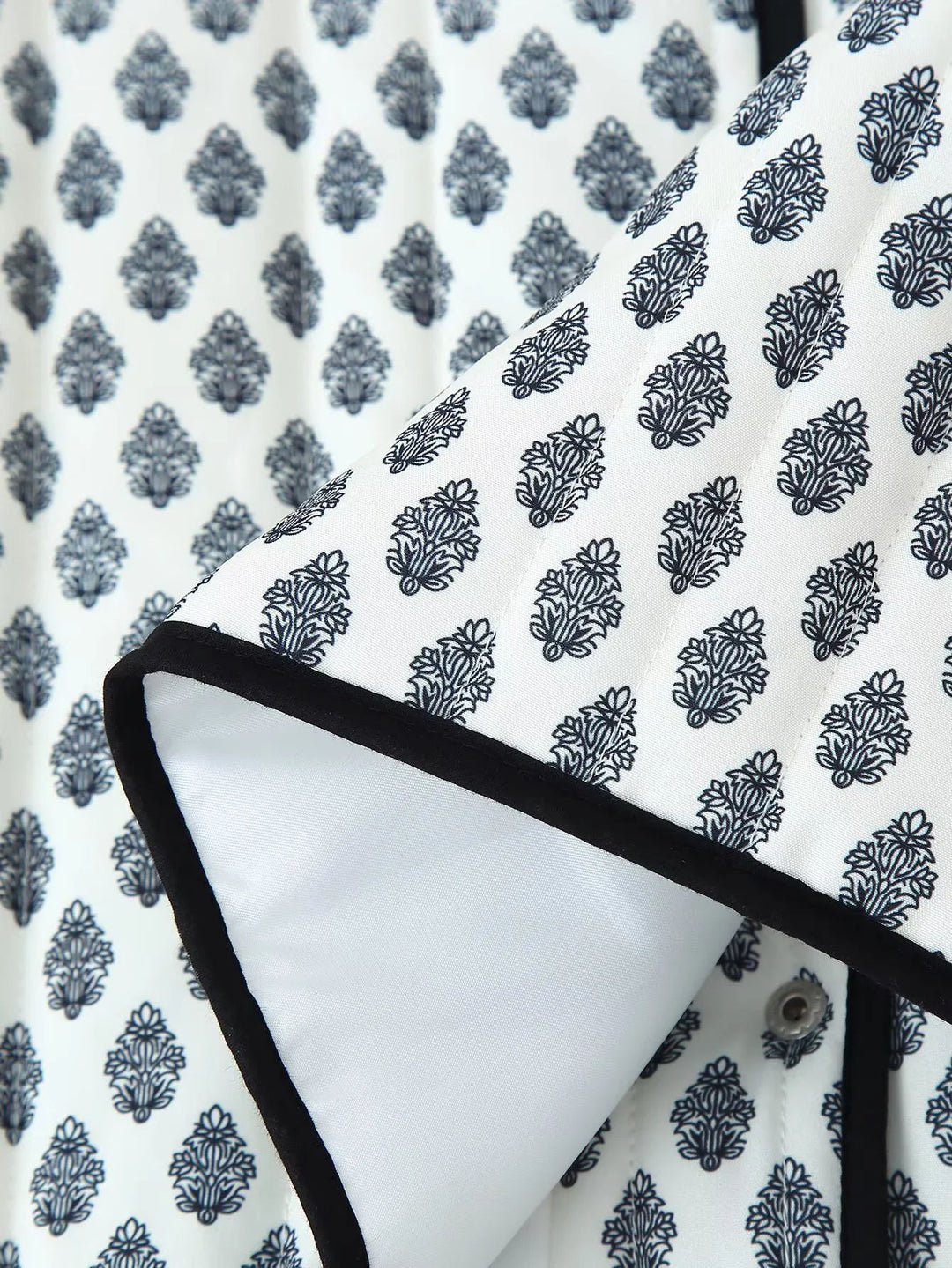 Damen modische kurz geschnittene Jacke mit kontrastierenden Paspeln und praktischen Taschen R&B