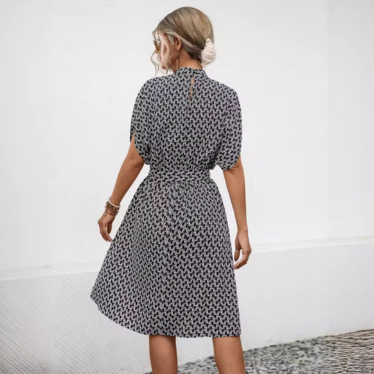 Damen Bogenmuster Kleid mit hohem Kragen und Bindegürtel R&B