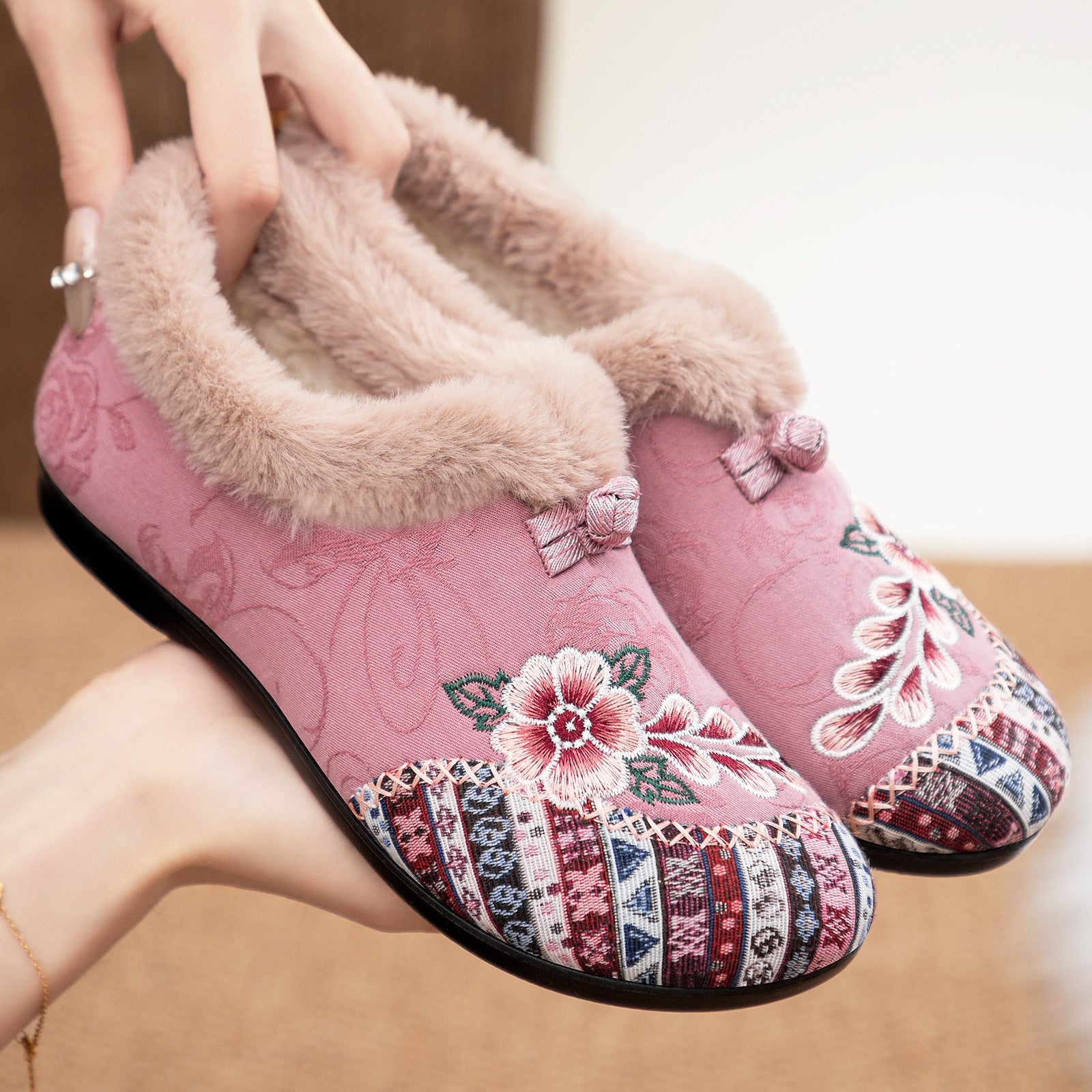 Damen Kuschelige Hausschuhe mit floralem Design und weichem Innenfutter