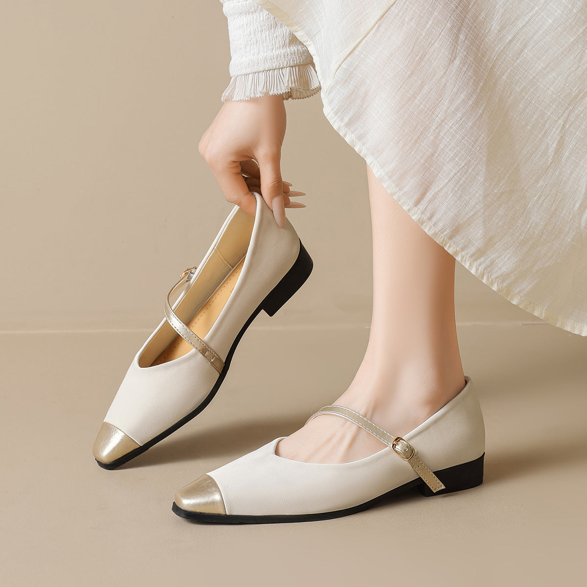 Damen Ballerinas mit modischem Riemchen und eleganter Metallspitze
