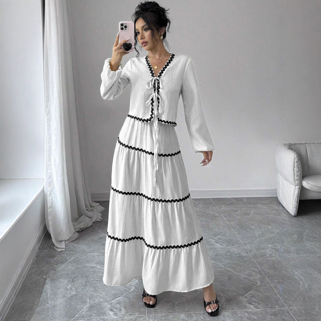 Damen Maxi-Kleid mit verspieltem Schnürungsausschnitt und elegantem Rüschenboden R&B