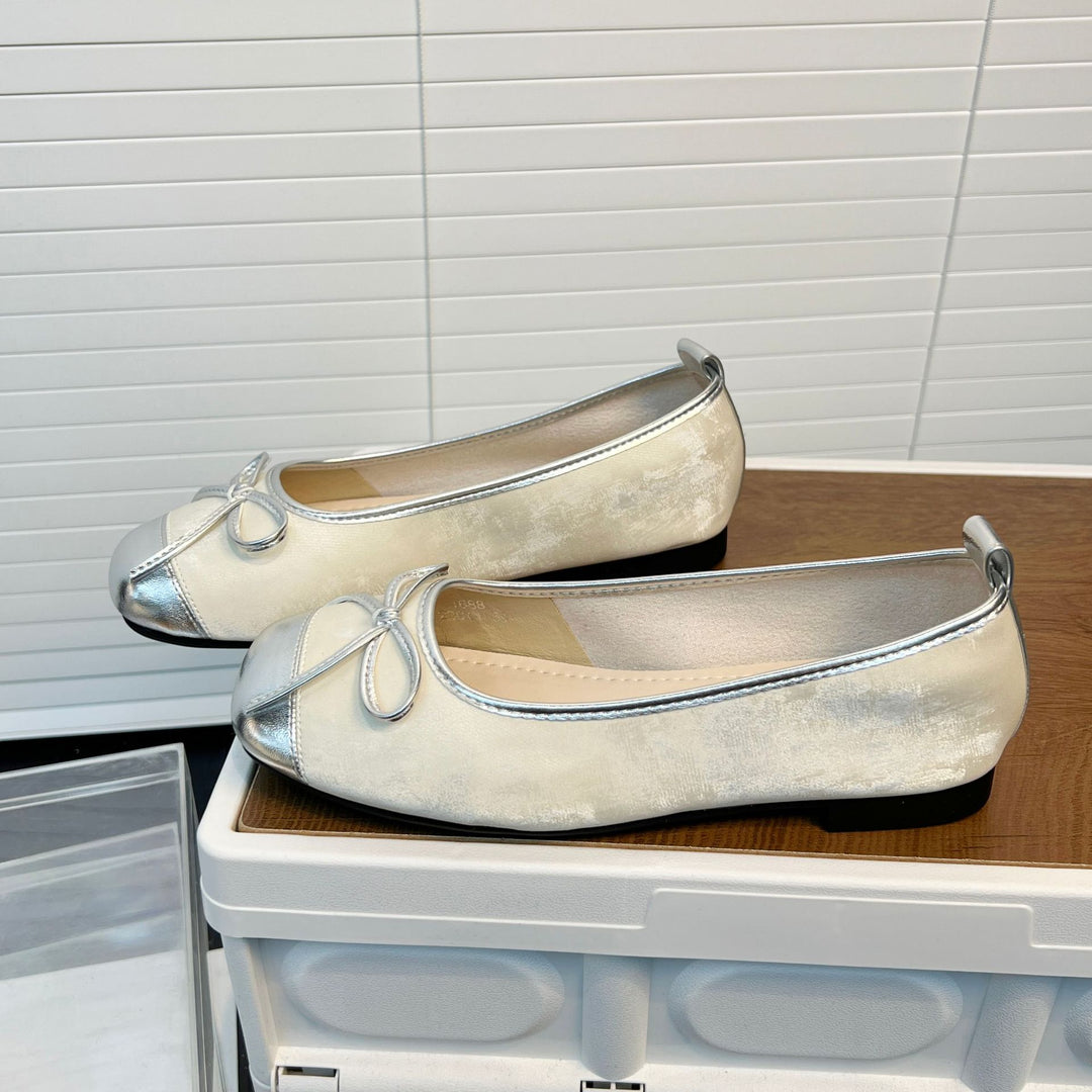 Damen Elegante Ballerinas mit hochwertiger Metallic-Oberfläche und modischem Schleifenakzent R&B