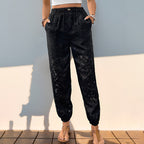 Damen Freizeithose mit floralem Samtlook und elastischem Bund