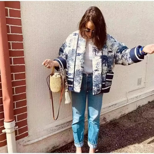 Damen Steppjacke mit floralem Design und eleganten Taschen R&B