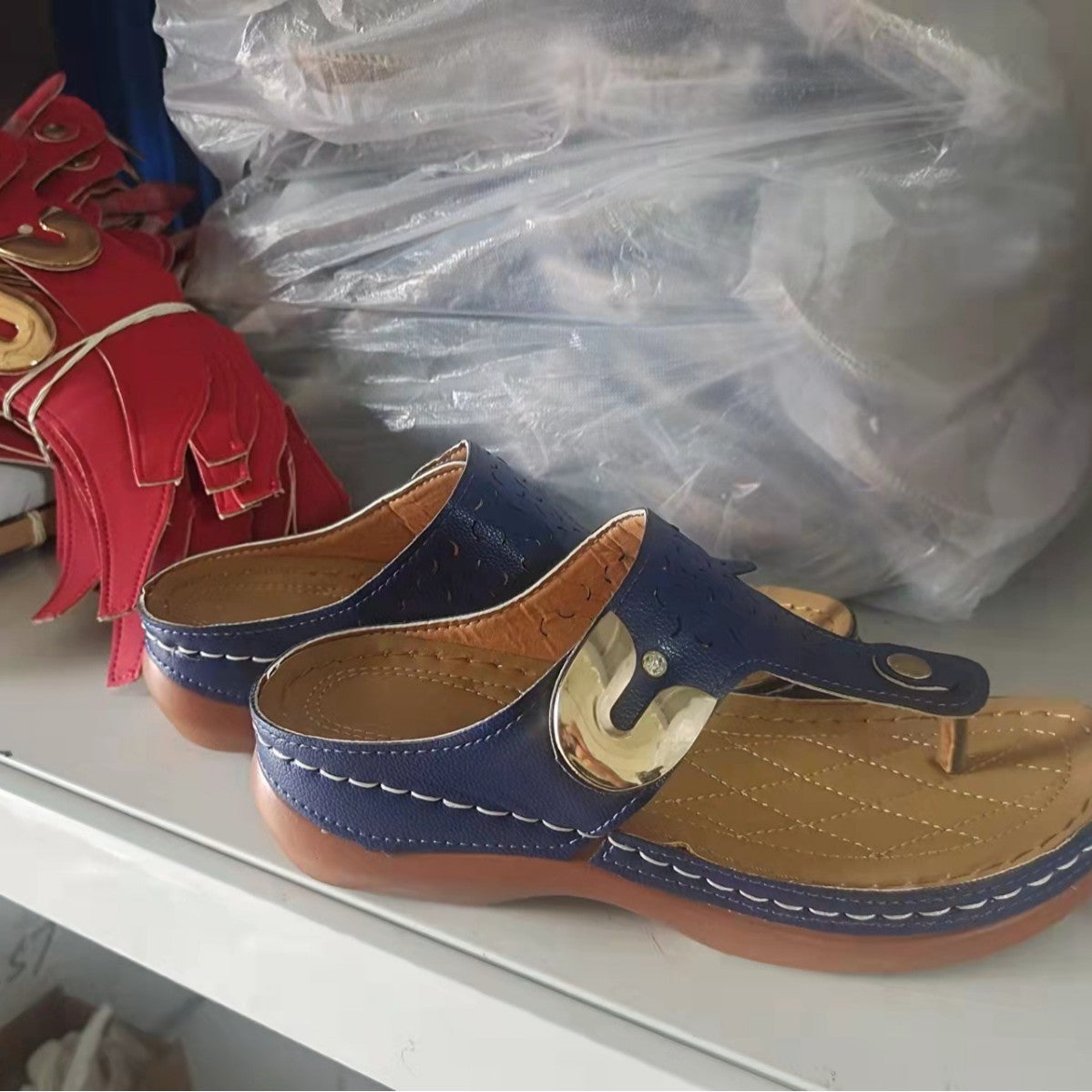 Damen Zehentrennersandalen mit modischem Riemendesign und komfortabler Fußbettung R&B