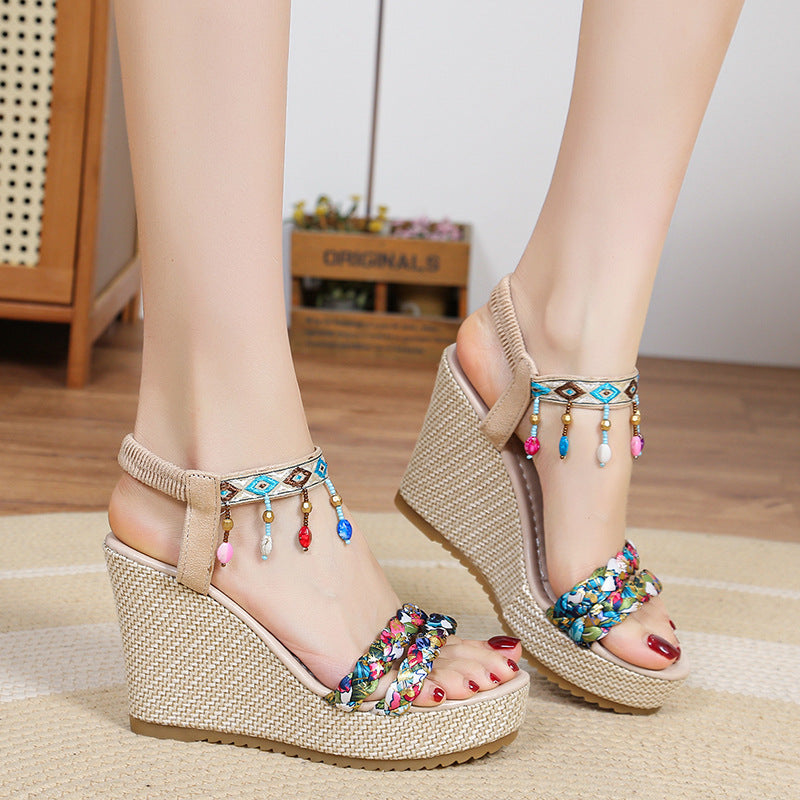 Damen Wedge-Sandalen mit bunten dekorativen Details R&B