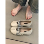 Damen Ballerinas mit dekorativem Riemchen und elegantem Glanz