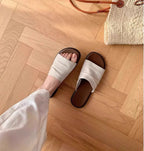 Damen Komfortable Zehentrenner-Sandalen mit breitem Riemendesign und ergonomischem Fußbett R&B